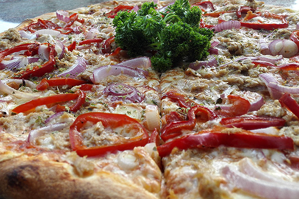 Pizza frisch zubereitet